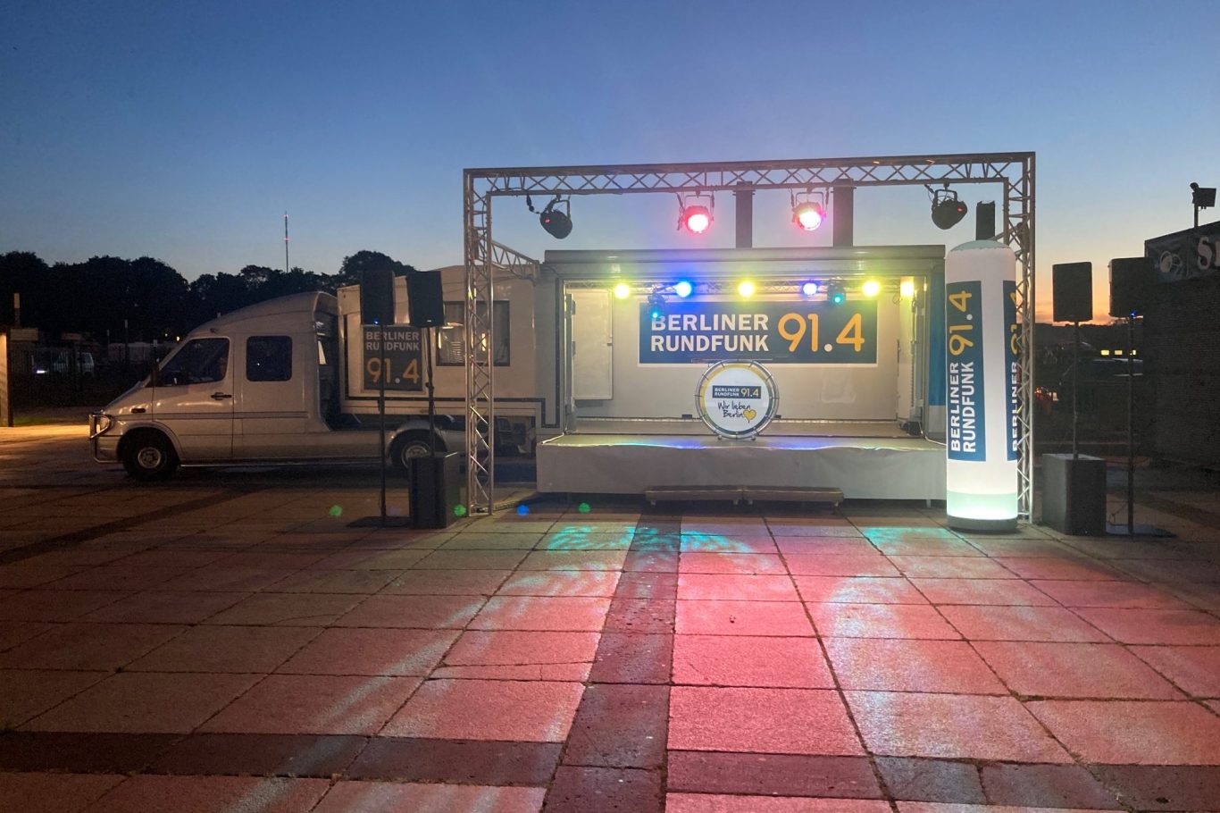 Showtruck in der Dämmerung